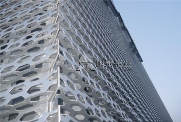 3104鋁板卷在建筑行業的應用，廠家直供價格多少？